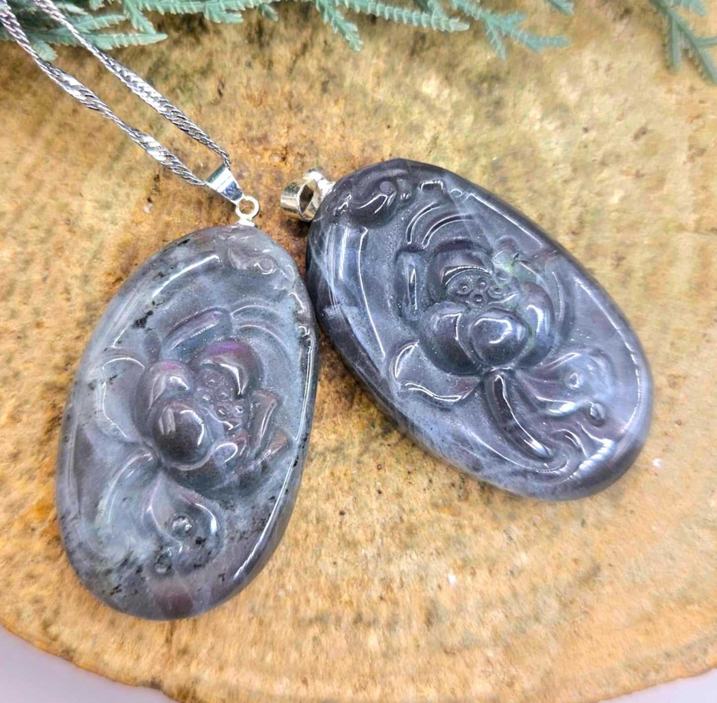 Nature Labradorite Flashy Lotus Flower Pendant Necklace
