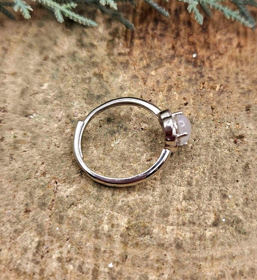Beautiful Nature White Chalcedony Flower Band Adjustable Ring