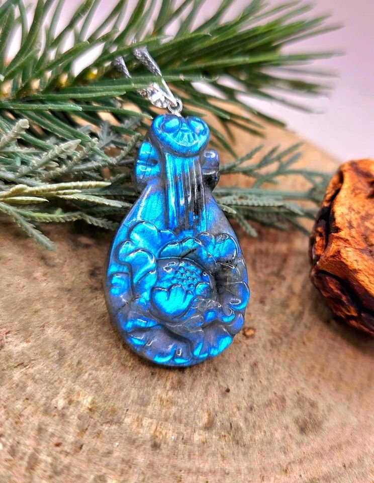 Nature Labradorite Carved Lotus Chinese Pipa Pendant Necklace