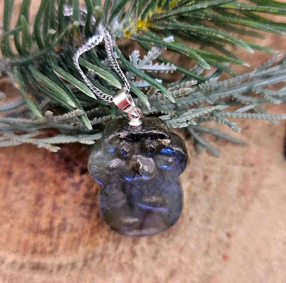 Nature Labradorite Carved Flashy Lucky Cat Paw Pendant Necklace