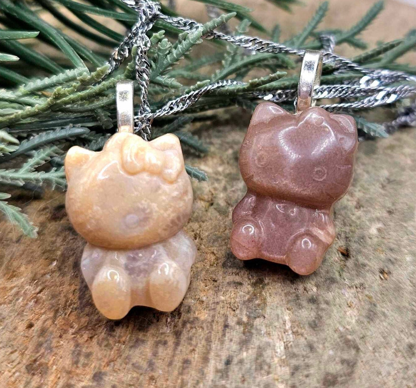 Adorable Nature Stone Agate Carved Kitty Pendant Necklace