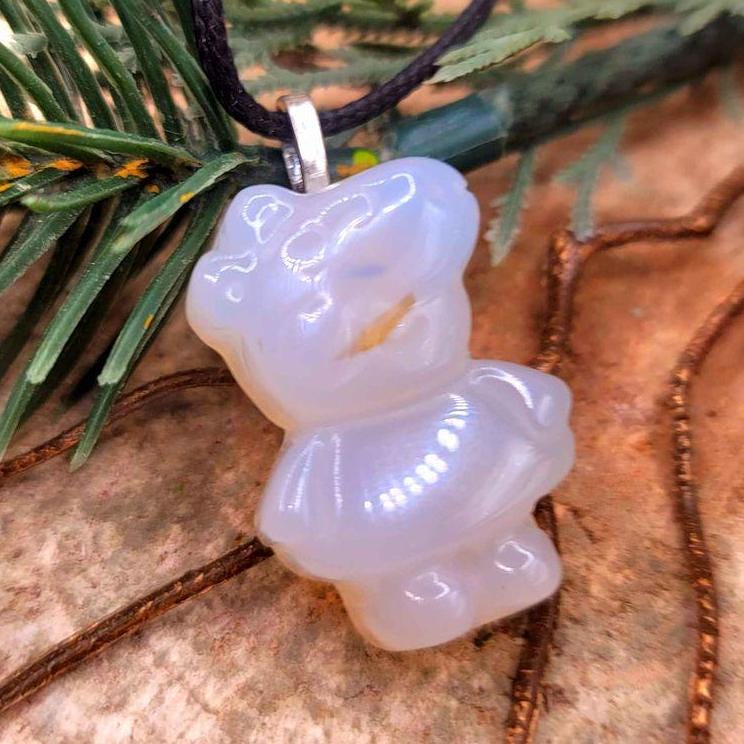 Adorable Nature Agate Hand Carved Peppa Pig Pendant Necklace.
