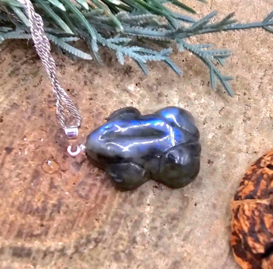 Nature Labradorite Carved Flashy Frog Pendant Necklace
