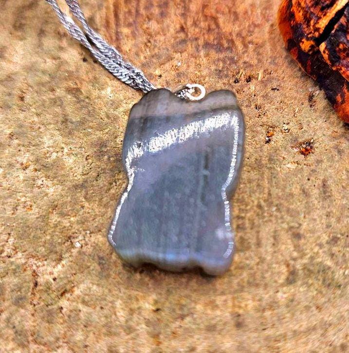 Nature Labradorite Carved Flashy Dragon Baby Blessing Coin Pendant Necklace