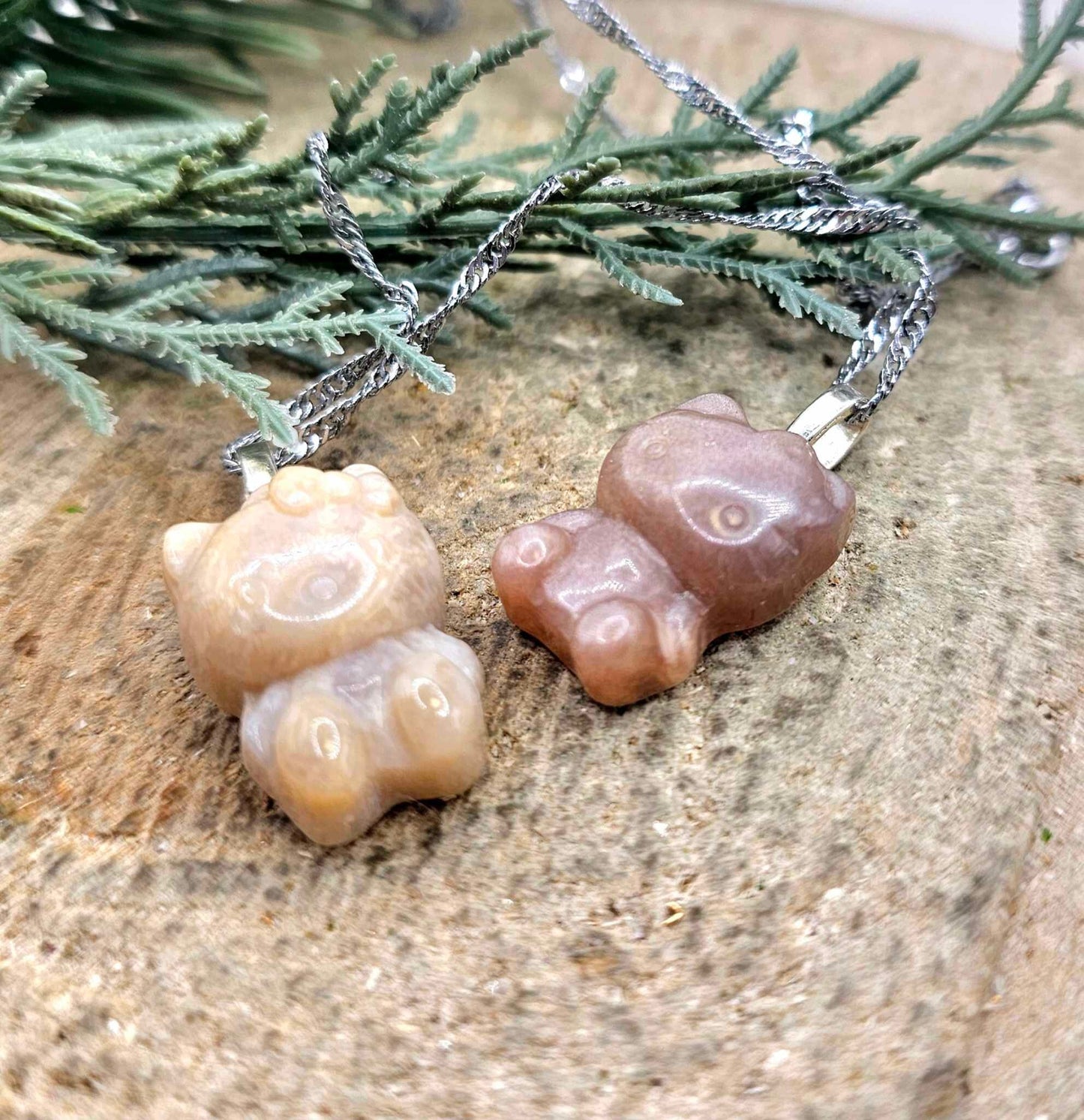 Adorable Nature Stone Agate Carved Kitty Pendant Necklace