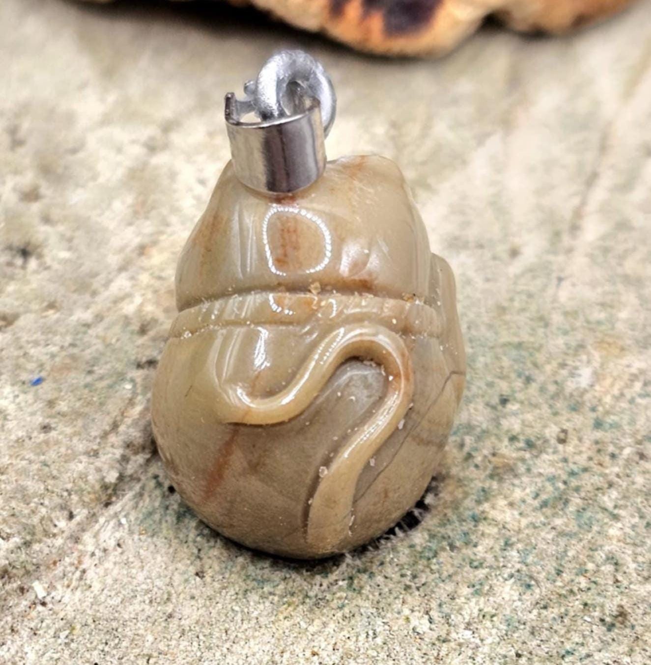 Nature Alashan Agate Hand Carved Lucky Cat Pendant Necklace