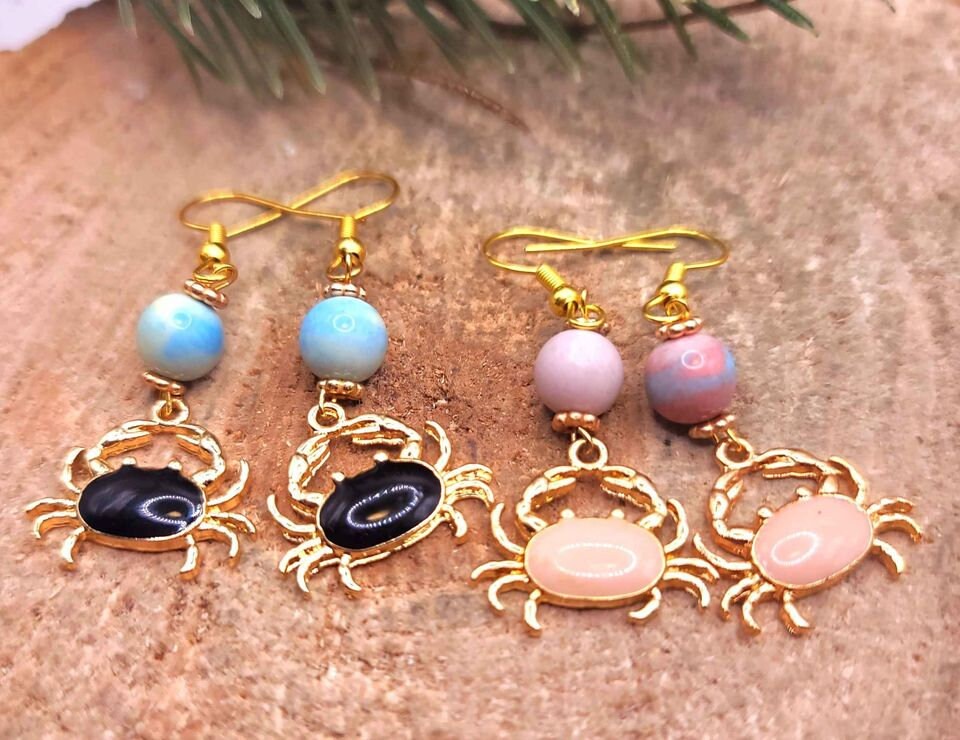 Gold Tone Enamel Crab With Nature Rainbow Stone Dangle Earring