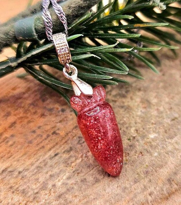 Nature Strawberry Quartz Hand Carved Cute Carrot Pendant Necklace