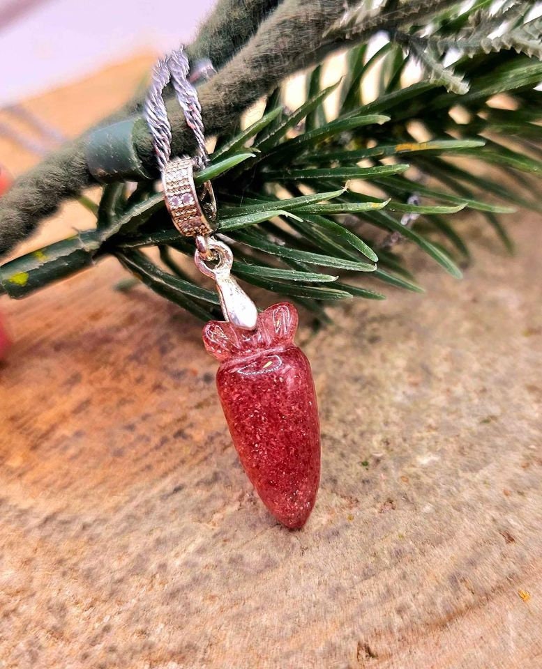 Nature Strawberry Quartz Hand Carved Cute Carrot Pendant Necklace