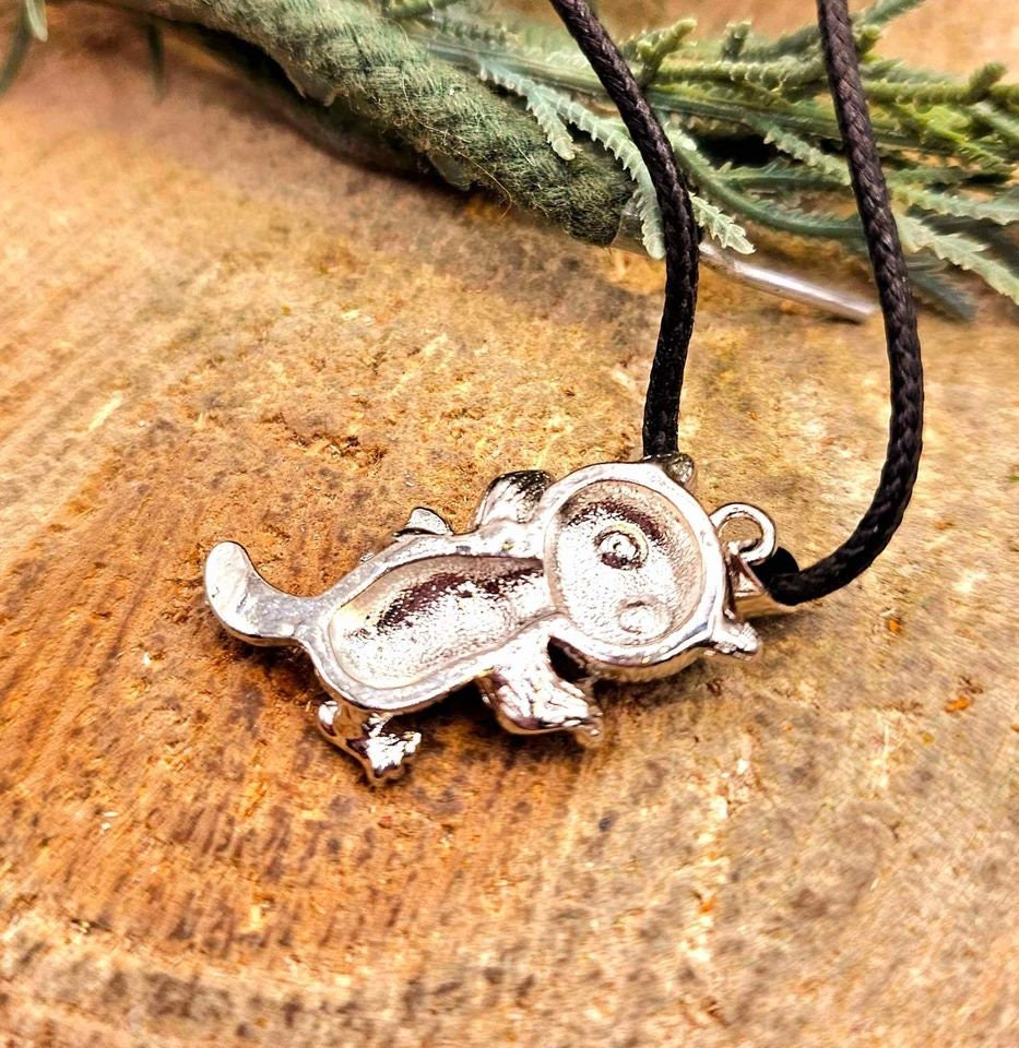 Cute NatureTourmaline Sneaky Cat Pendant Necklace