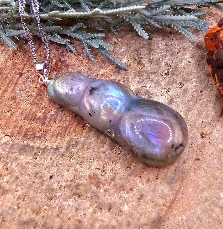 Beautiful Nature Labradorite Rainbow Flash Peapod Pendant