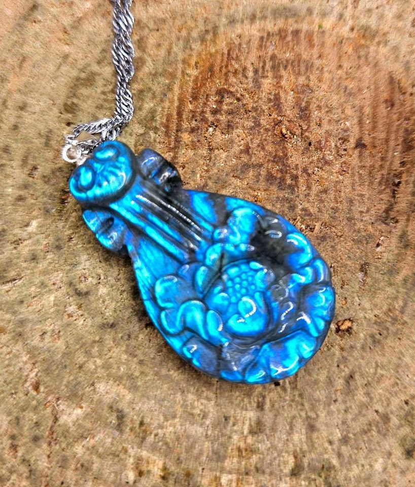 Nature Labradorite Carved Lotus Chinese Pipa Pendant Necklace