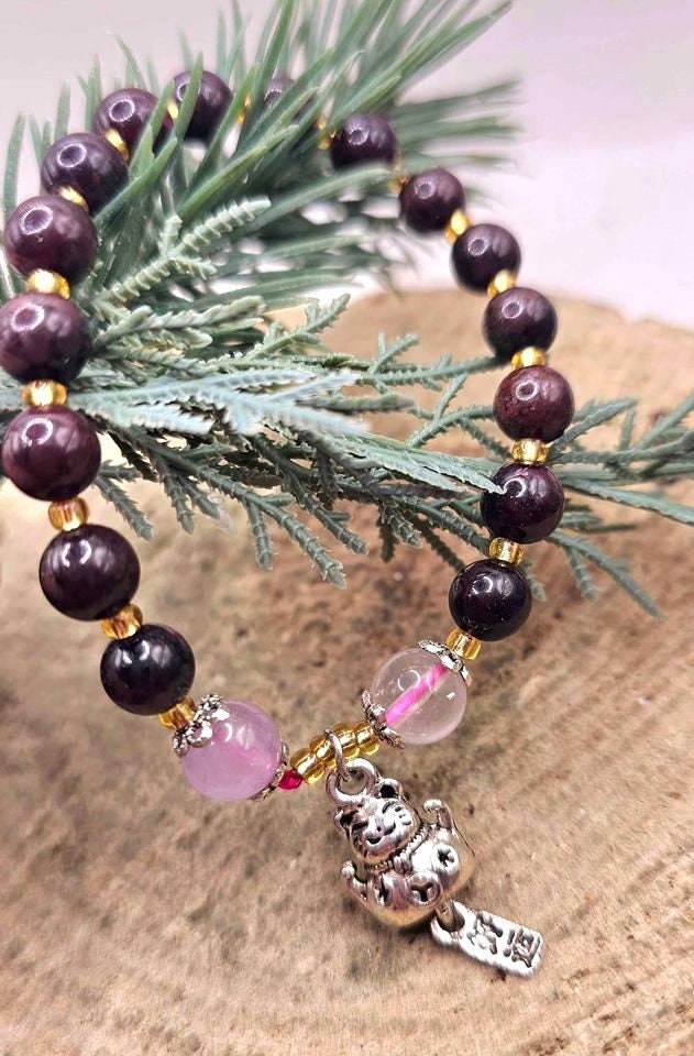 Beautiful Nature Red Garnet Mixed Crystal lucky Cat Charm Bracelet