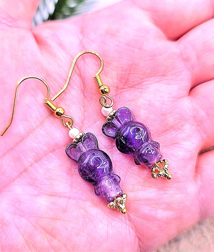 Adorable Nature High Quality Amethyst Hand Carved Sleepy Rabbit Earring
