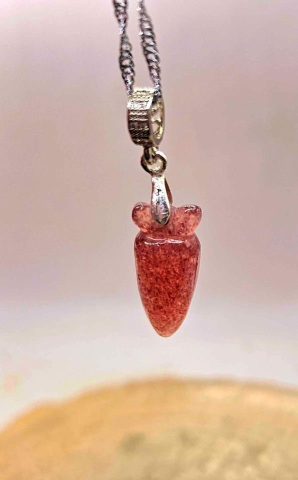 Nature Strawberry Quartz Hand Carved Cute Carrot Pendant Necklace
