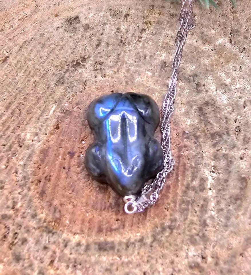 Nature Labradorite Carved Flashy Frog Pendant Necklace