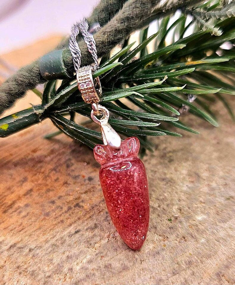 Nature Strawberry Quartz Hand Carved Cute Carrot Pendant Necklace