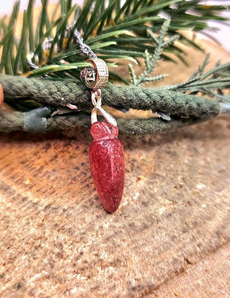 Nature Strawberry Quartz Hand Carved Cute Carrot Pendant Necklace