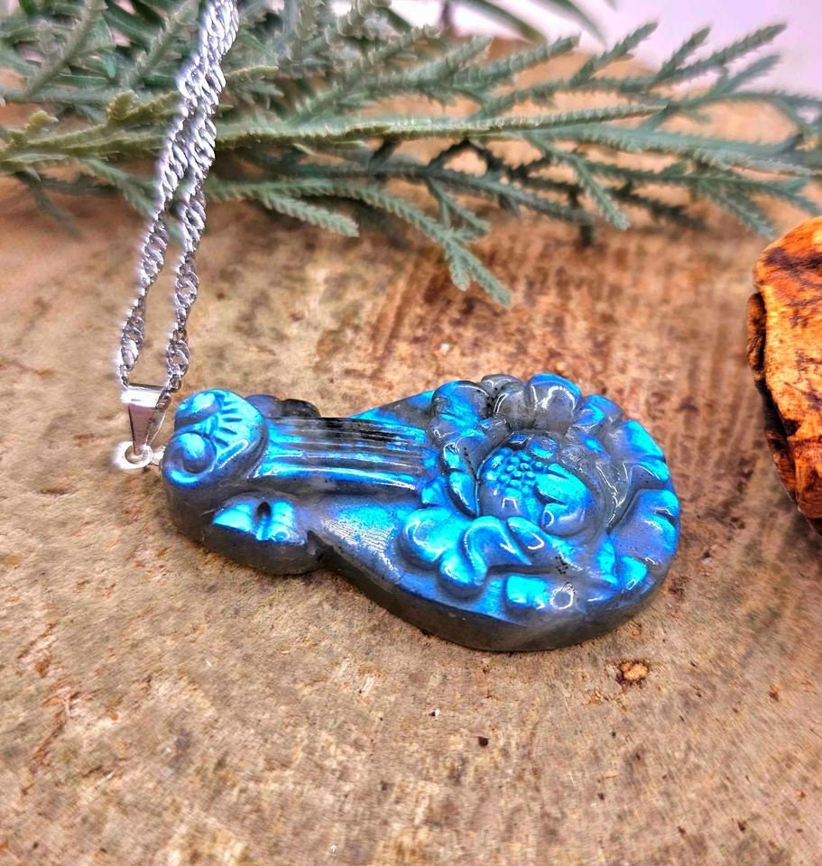 Nature Labradorite Carved Lotus Chinese Pipa Pendant Necklace