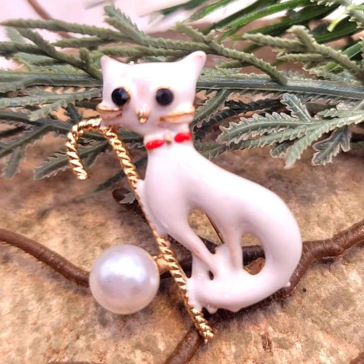 Adorable Sparking Mouse & White Cat Brooch