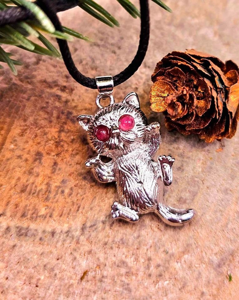 Cute NatureTourmaline Sneaky Cat Pendant Necklace