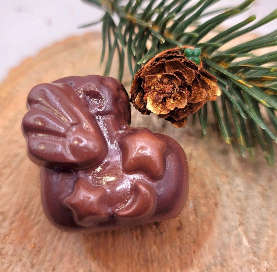 Nature Red Jade Stone Hand Carved Magical Stocking Holder