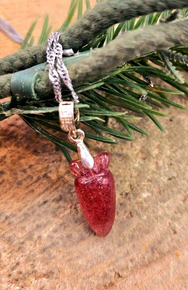 Nature Strawberry Quartz Hand Carved Cute Carrot Pendant Necklace