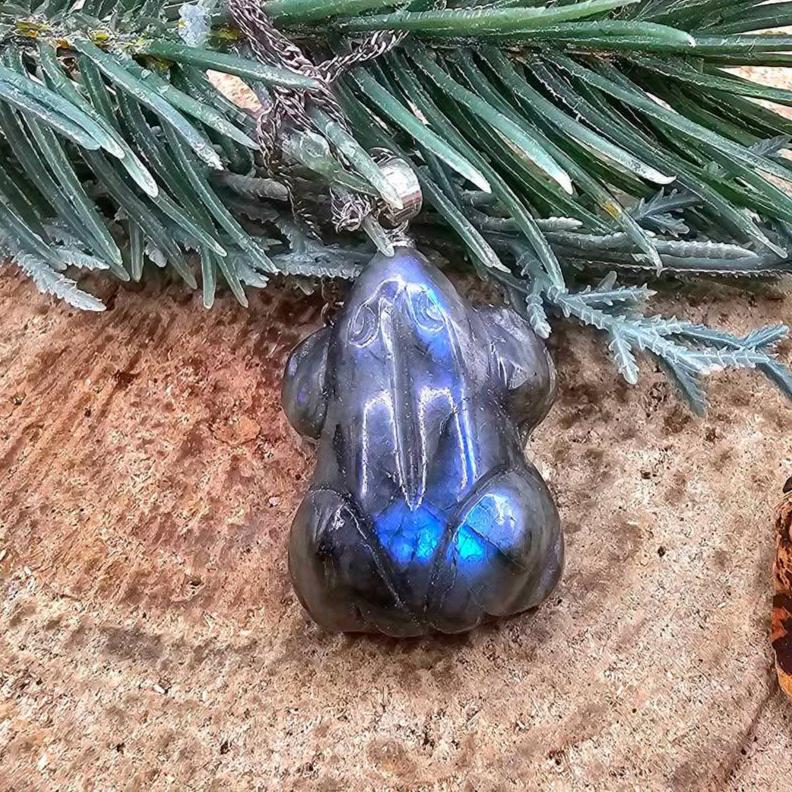 Nature Labradorite Carved Flashy Frog Pendant Necklace