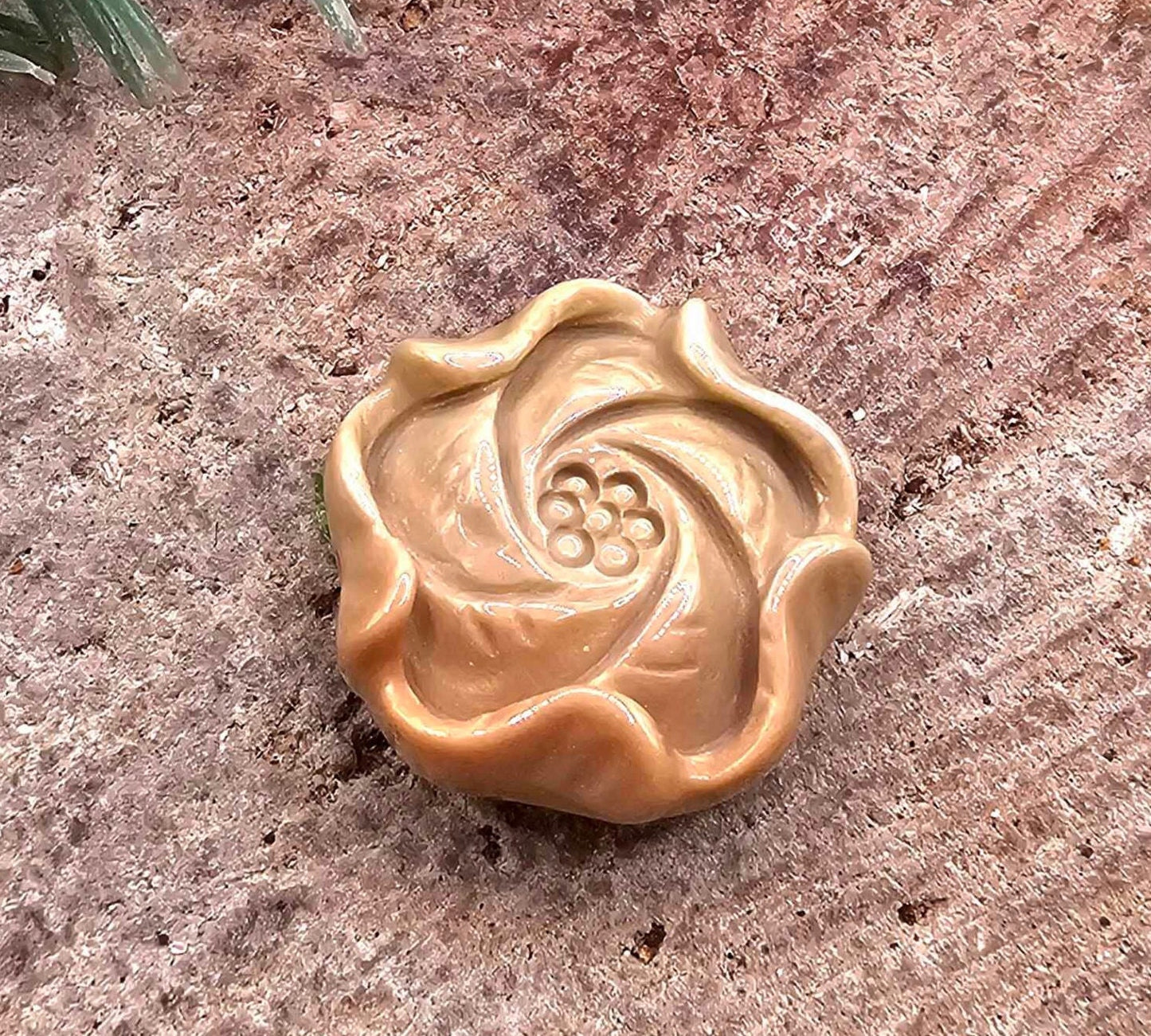 Nature Alashan Agate Carved Lotus Flower Pendant Necklace