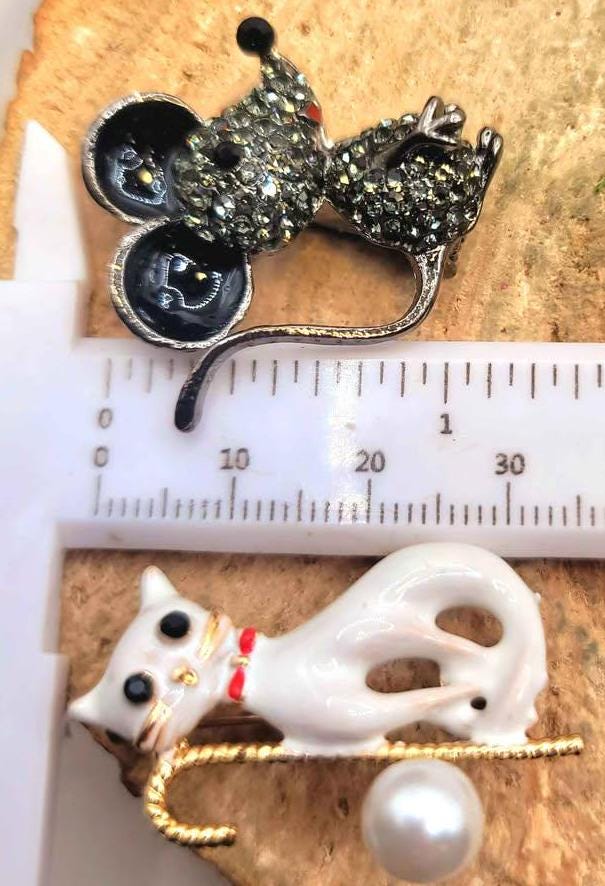 Adorable Sparking Mouse & White Cat Brooch