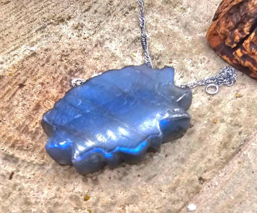 Nature Labradorite Carved Flashy Lotus Flower Pendant Necklace