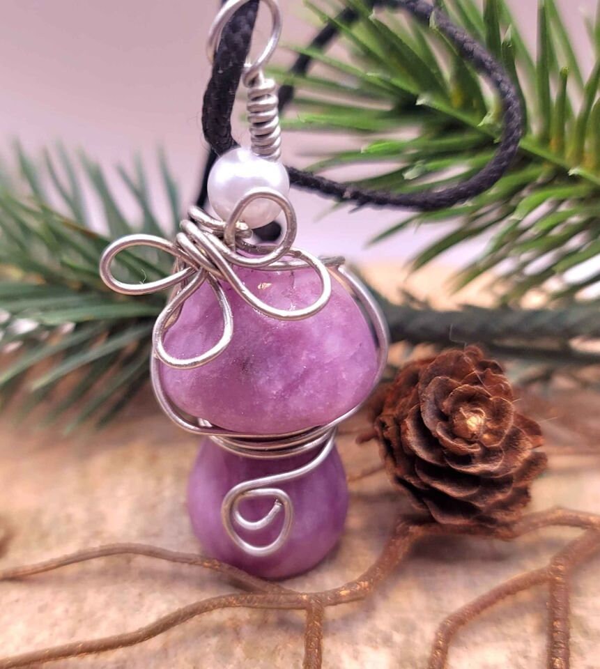 Unique Nature Purple Lilacs Stone Hand Carved Mushroom Wire Butterfly Pendant Necklace