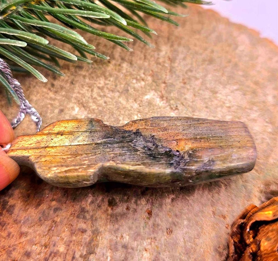 Unique Nature Labradorite Strong Gold Flash Cheongsam Pendant Necklace