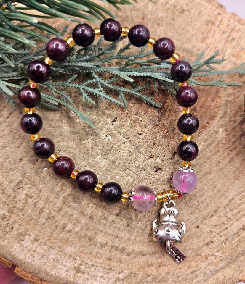 Beautiful Nature Red Garnet Mixed Crystal lucky Cat Charm Bracelet