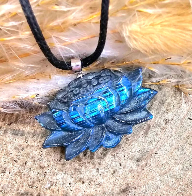 Nature Labradorite Carved Flashy Lotus Flower Pendant Necklace