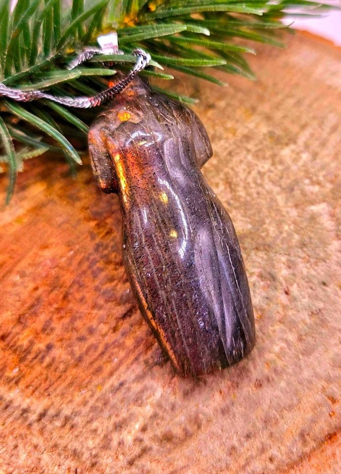 Unique Nature Labradorite Strong Gold Flash Cheongsam Pendant Necklace