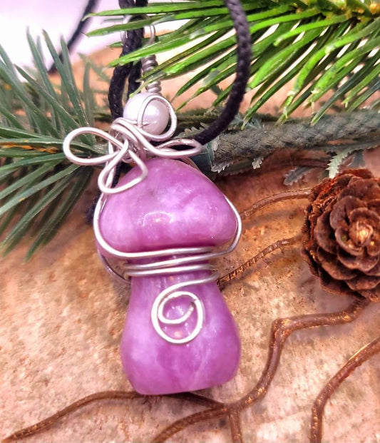 Unique Nature Purple Lilacs Stone Hand Carved Mushroom Wire Butterfly Pendant Necklace