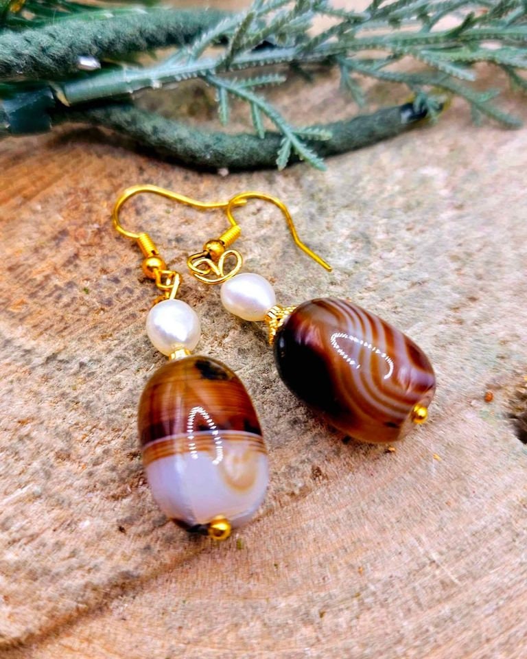 Beautiful Nature Banded Agate Flashy Pearl Dangle Earring