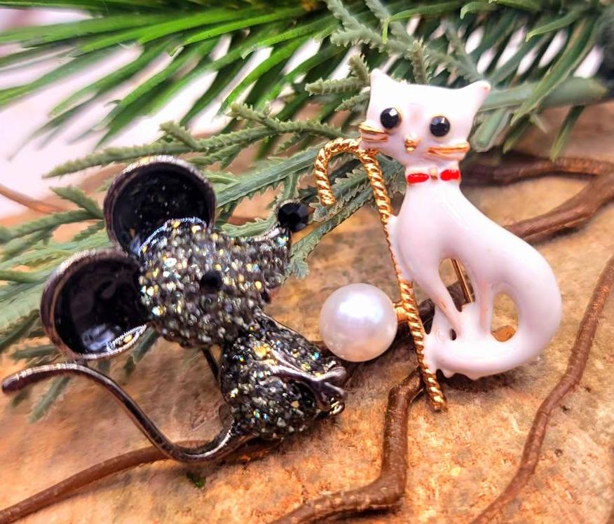 Adorable Sparking Mouse & White Cat Brooch