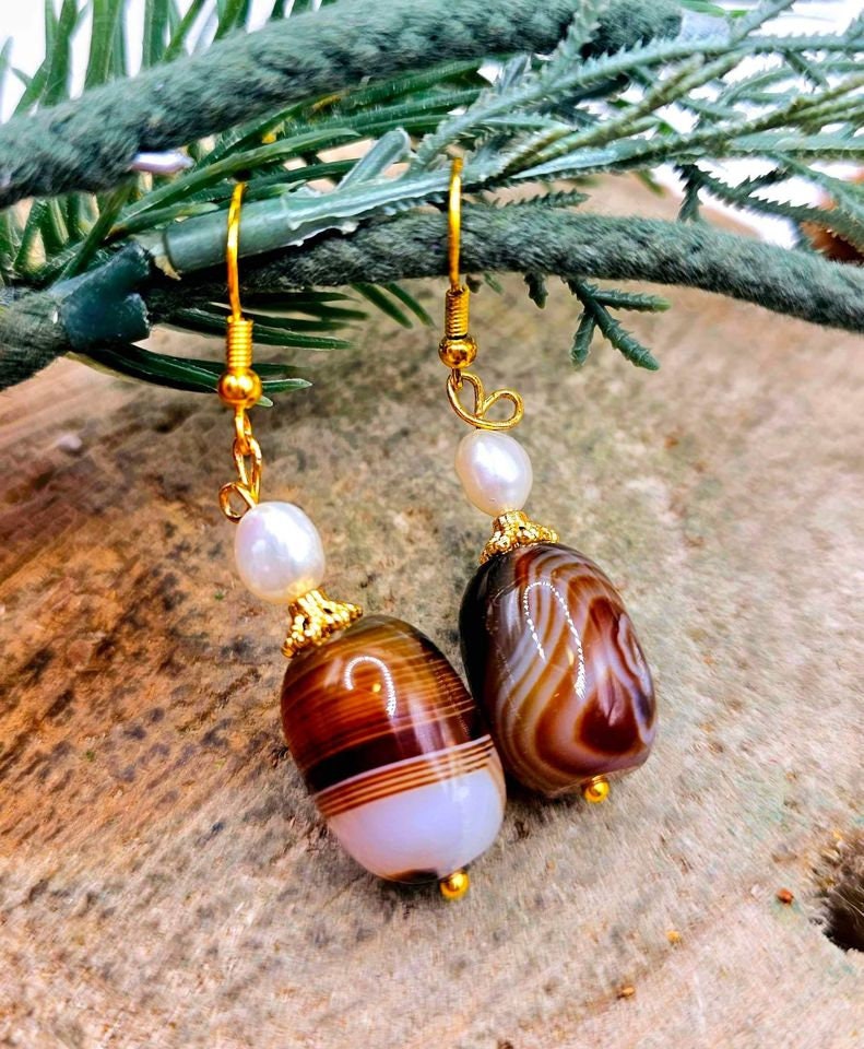 Beautiful Nature Banded Agate Flashy Pearl Dangle Earring