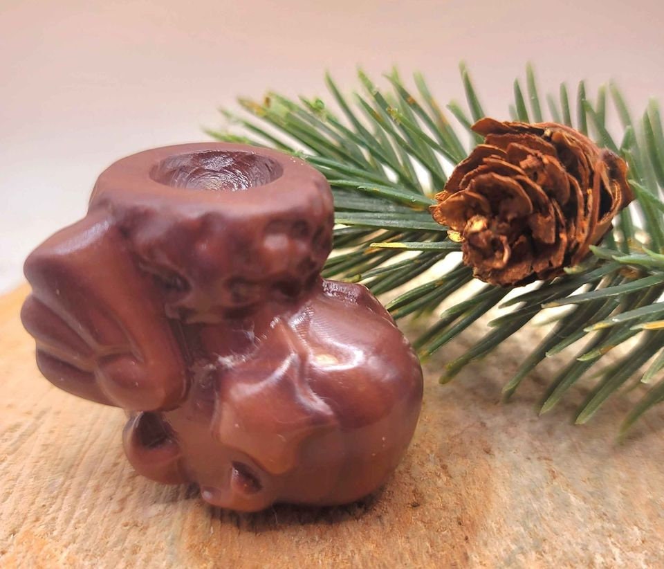 Nature Red Jade Stone Hand Carved Magical Stocking Holder