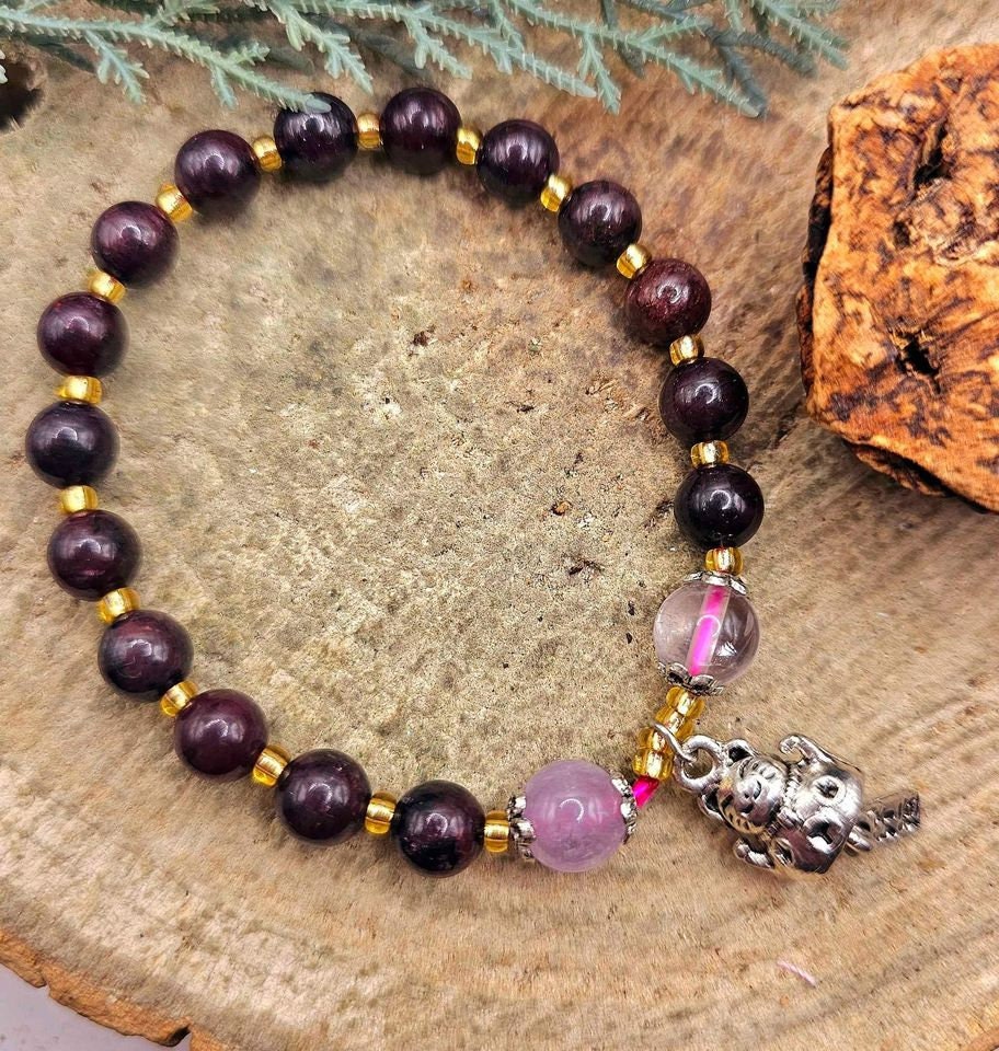 Beautiful Nature Red Garnet Mixed Crystal lucky Cat Charm Bracelet