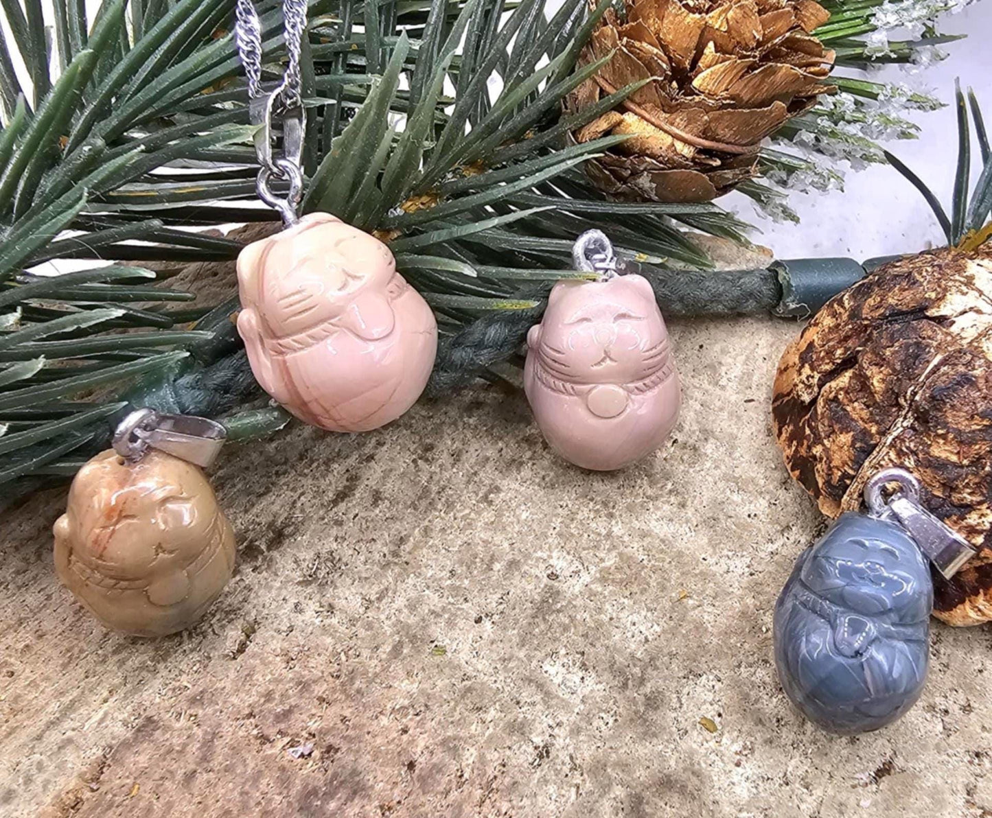 Nature Alashan Agate Hand Carved Lucky Cat Pendant Necklace
