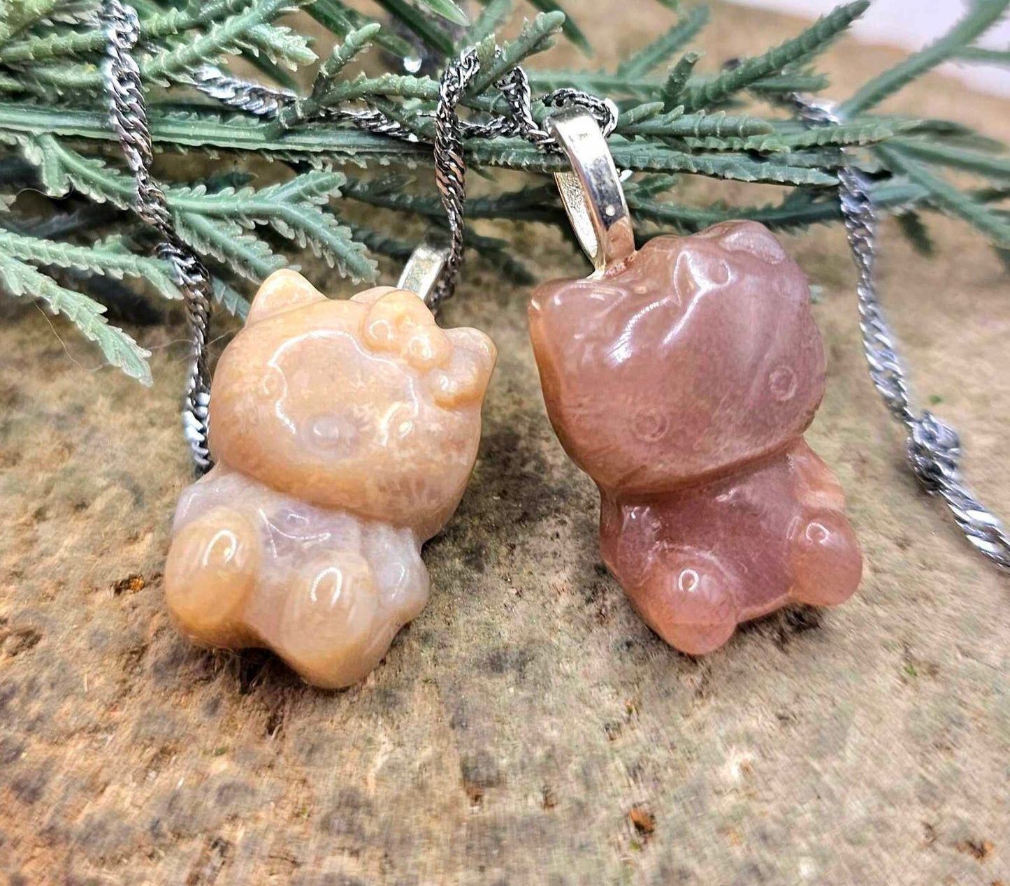 Adorable Nature Stone Agate Carved  Kitty Pendant Necklace
