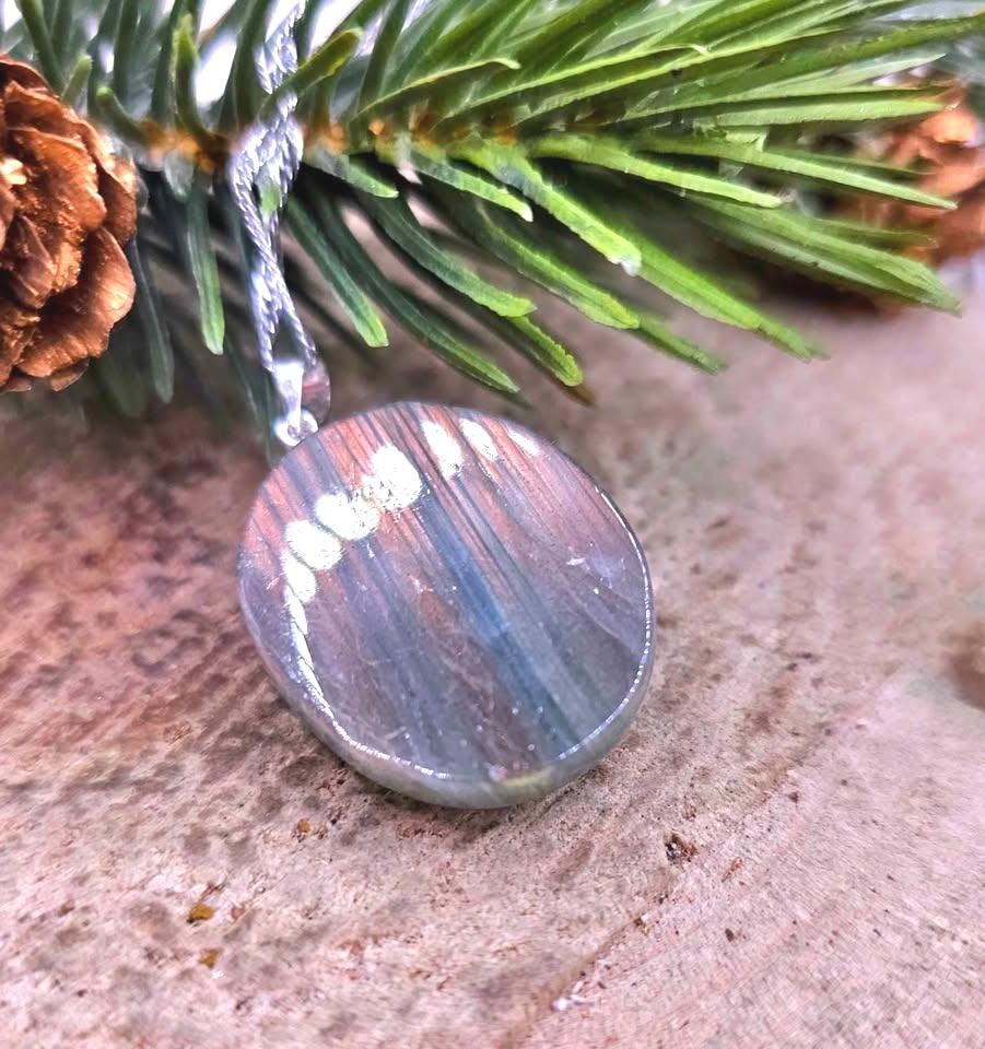 Nature Labradorite Carved Flashy Sailor Moon Profile Pendant Necklace