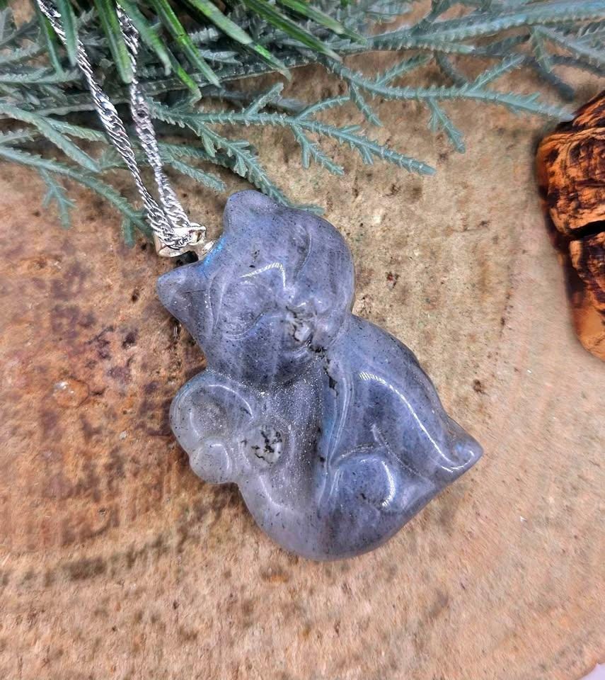Nature Labradorite Strong Flash Relaxing Cat Pendant Necklace