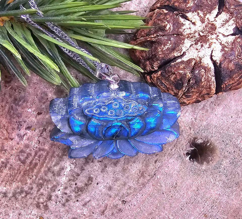 Nature Labradorite Carved Flashy Lotus Flower Pendant Necklace
