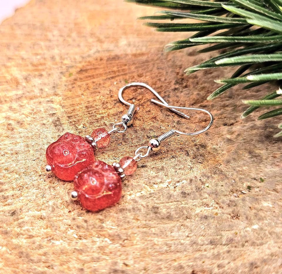 Strawberry quartz cat paw S925 earrings size reference — My Aura Gemstones