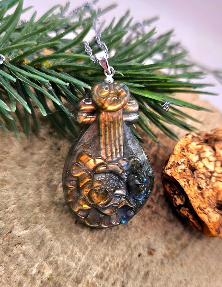 Nature Labradorite Carved Lotus Chinese Pipa Pendant Necklace