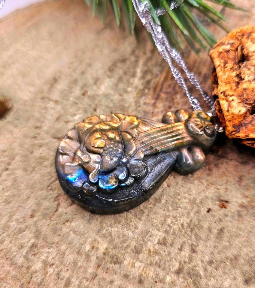 Nature Labradorite Carved Lotus Chinese Pipa Pendant Necklace